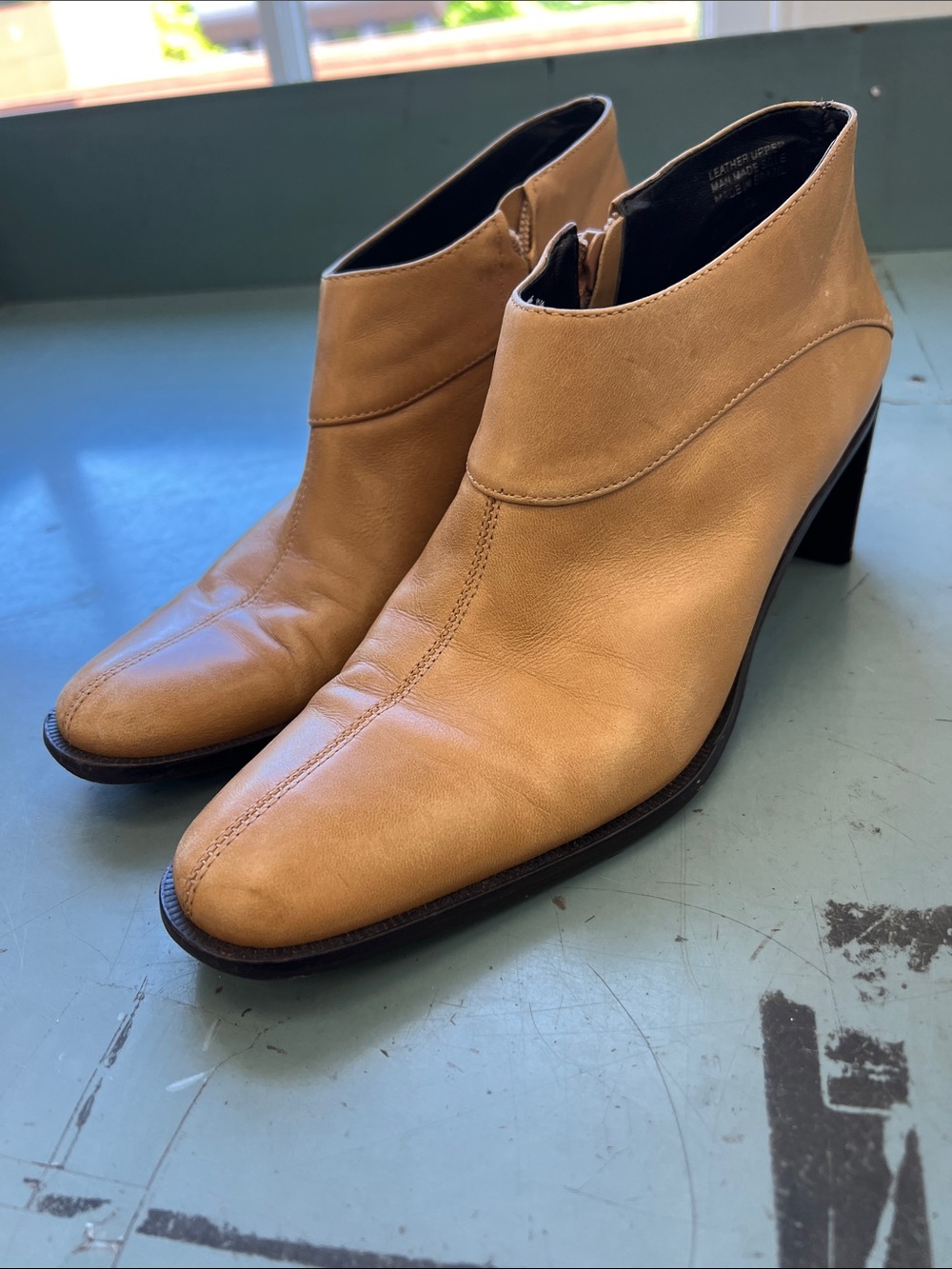 Vintage Etienne Aigner Tan Leather Chukka Boots Size 7